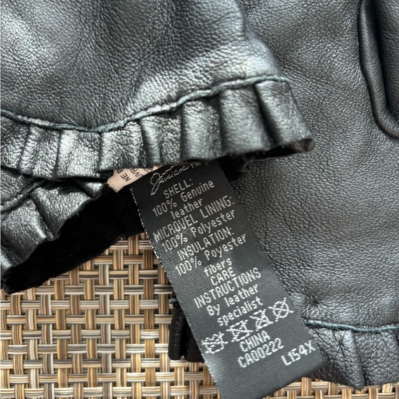 100% Genuine Leathers Gloves - Picture 3 of 8